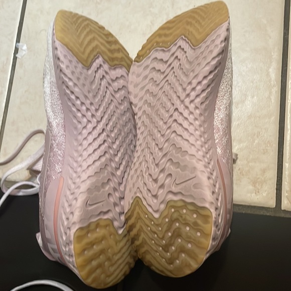 Nike Epic React light pink shoes - Picture 4 of 6